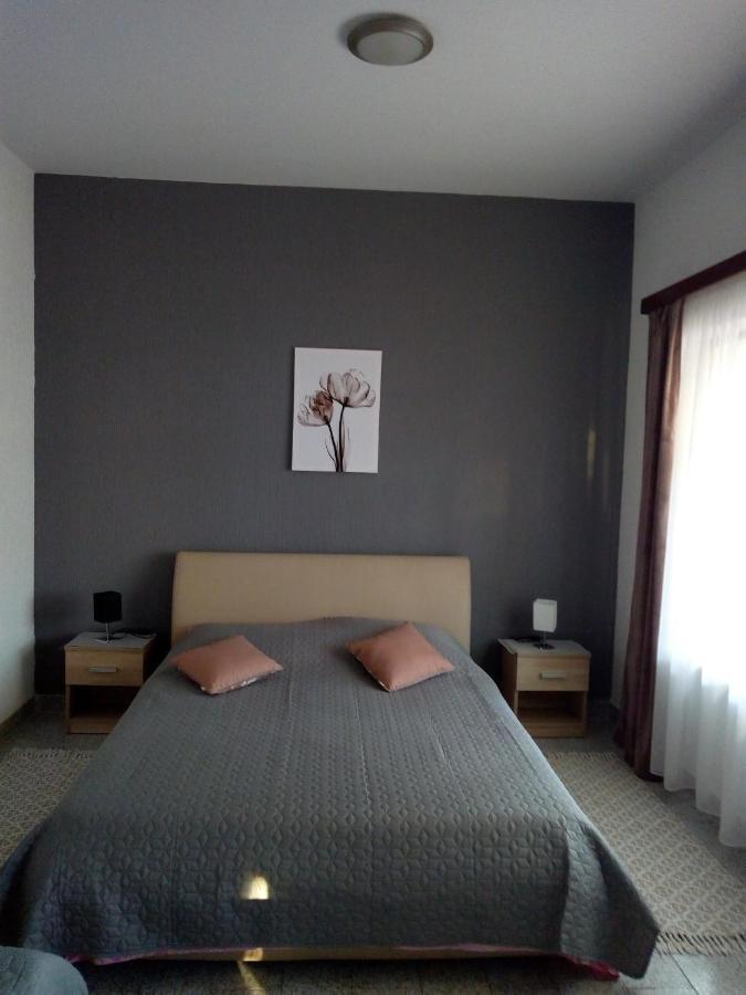 Apartmani Alma Pula Ngoại thất bức ảnh
