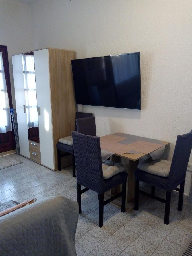 Apartmani Alma Pula Ngoại thất bức ảnh