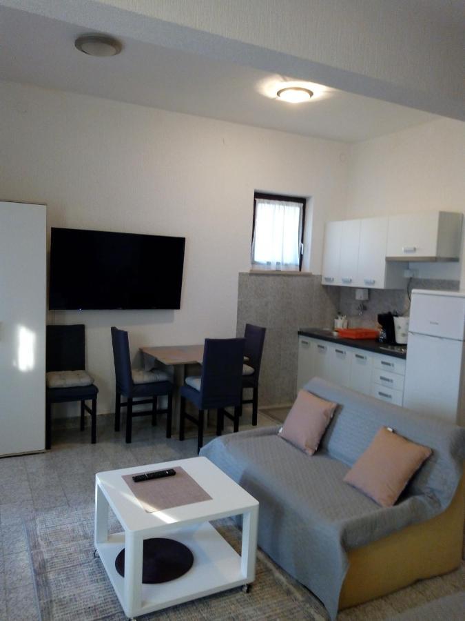 Apartmani Alma Pula Ngoại thất bức ảnh