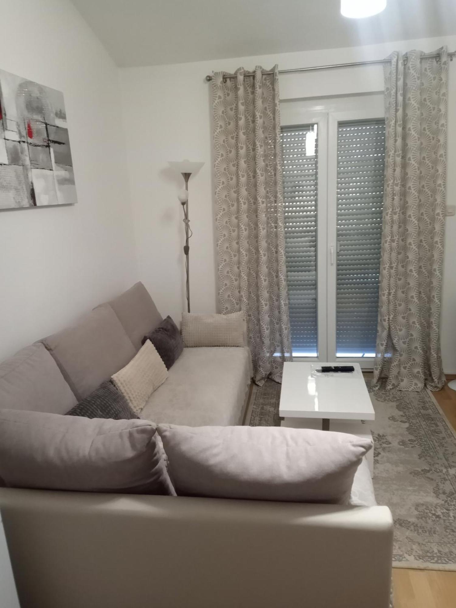 Apartmani Alma Pula Ngoại thất bức ảnh