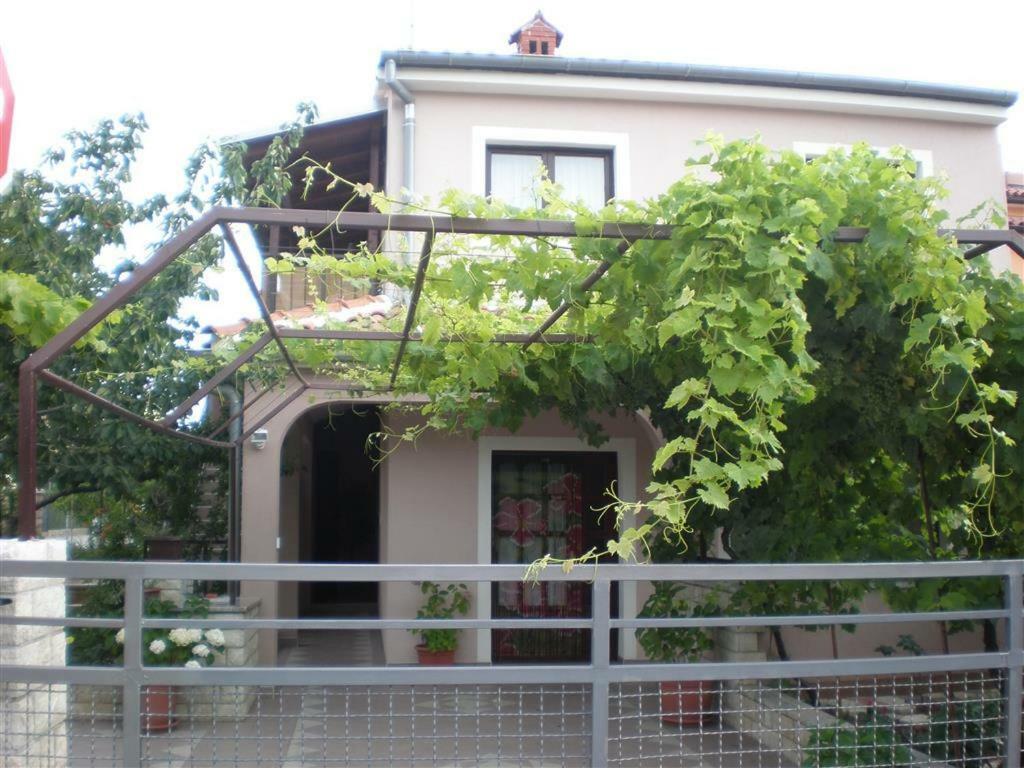 Apartmani Alma Pula Ngoại thất bức ảnh